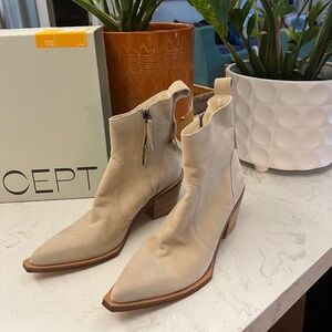 ONCEPT Nashville boot NWT in beach color, size 7.5   Modern western vibe.